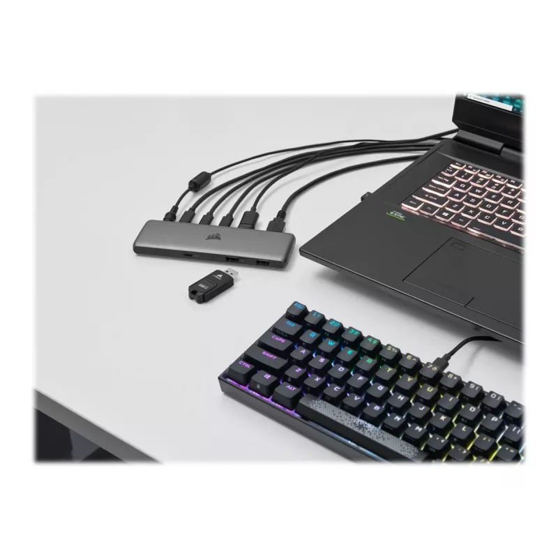 Corsair USB100 7-Port USB-C Hub mit 4 USB 3.0 Type-A und 3 USB-C Ports, 5 Gbit/s, Aluminium, Schwarz