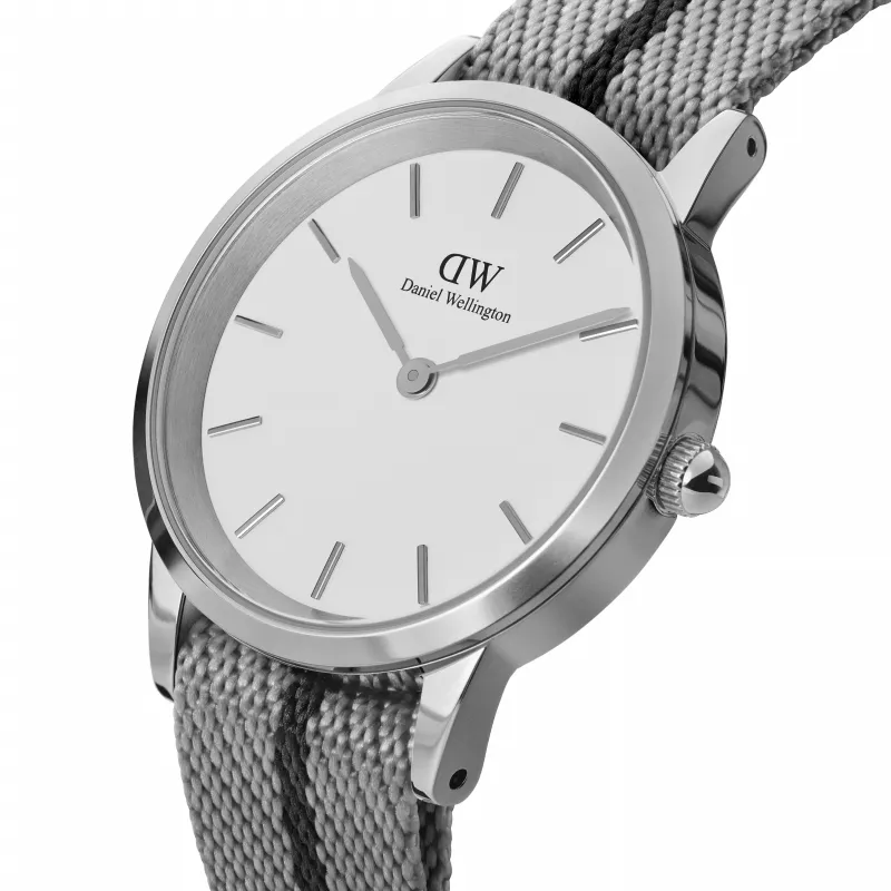 DANIEL WELLINGTON Petite Lumine Damenuhr 26mm Silber Edelstahl Mesh DW00100679