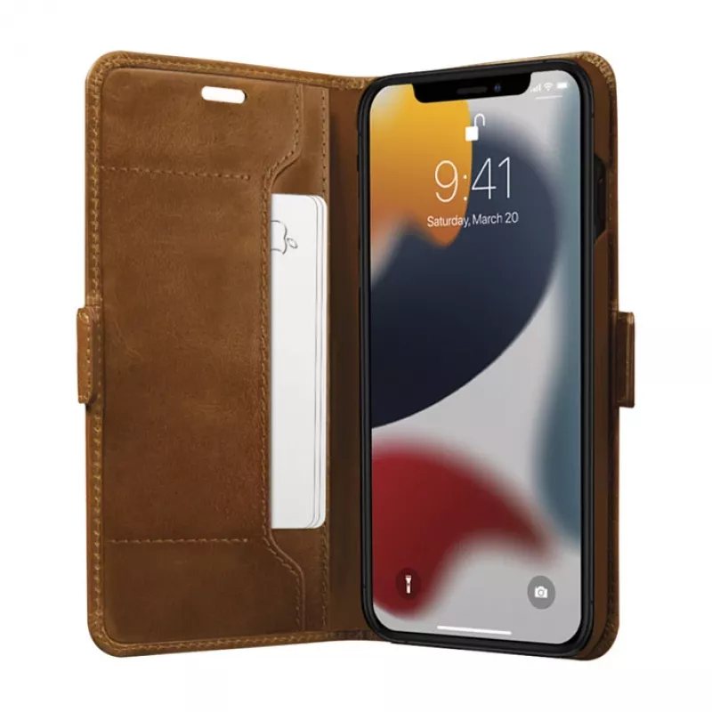 DBRAMANTE 1928 Copenhagen Slim Flip Case für Apple iPhone 13 Pro Max, Vollnarben-Narbenleder, Hellbraun, Magnetverschluss, 3 Kartenfächer, Standfunktion, kabellose Ladefunktion