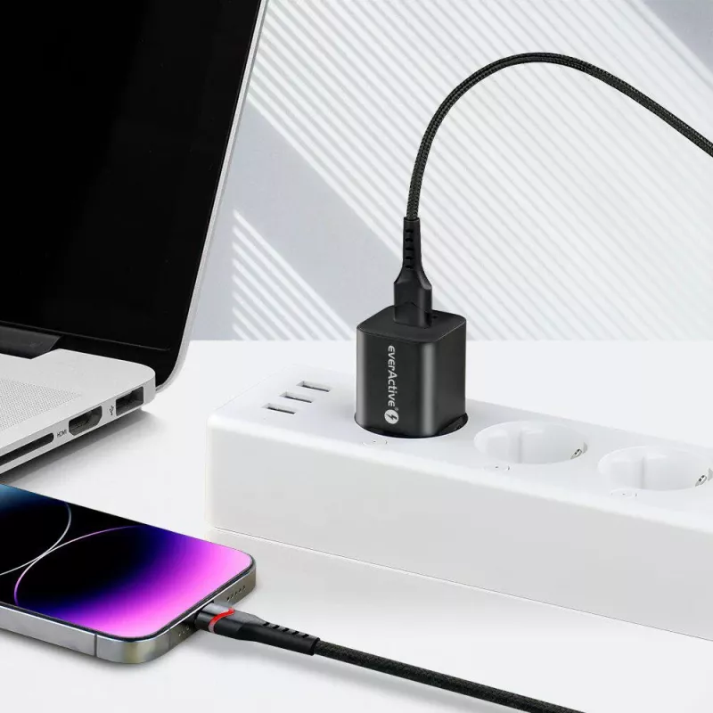everActive CBB-1IBR USB-A auf Lightning RGB LED geflochtenes Kabel 1m 2.4A Schwarz