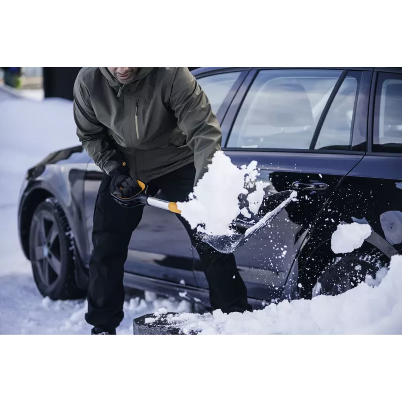 Fiskars X-series Teleskop-Autoschneeschaufel (Schwarz/Orange)