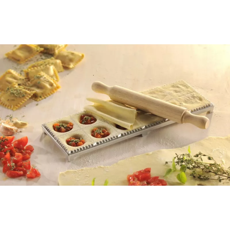 GEFU 3-teiliges Ravioli-Set mit Brett, Ausstecher und Nudelholz, formt 24 quadratische Ravioli 60x60 mm, Weiß/Silber