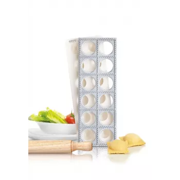 GEFU 3-teiliges Ravioli-Set mit Brett, Ausstecher und Nudelholz, formt 24 quadratische Ravioli 60x60 mm, Weiß/Silber