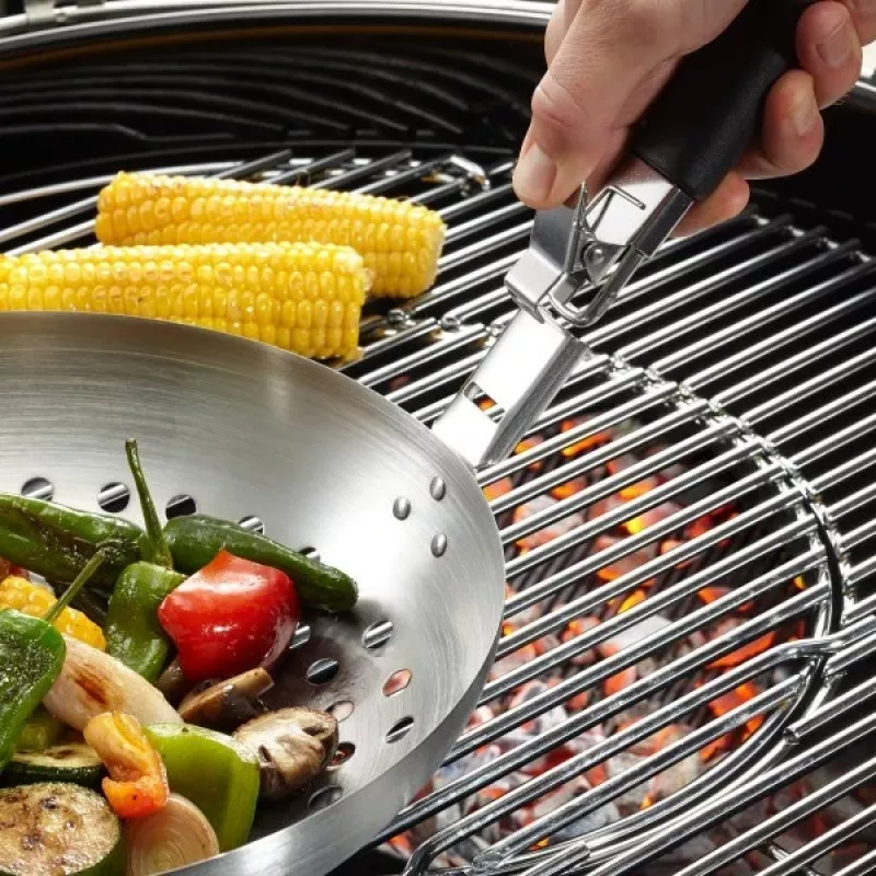 GEFU 89250 Wokpfanne 30 cm Edelstahl mit Antihaftbeschichtung, induktionsgeeignet, ofenfest bis 200°C, tropffreier Ausgießrand