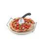 GEFU DARIOSO Pizzastein-Set mit Schneider und Servierständer, 33 cm runder Cordierit-Backstein, Chromständer, Edelstahlschneider