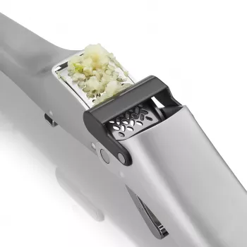 GEFU GARLICO Knoblauchpresse, Edelstahl-Knoblauchpresse mit integriertem Reinigungsstift, ergonomischer Griff, spülmaschinenfest, silber