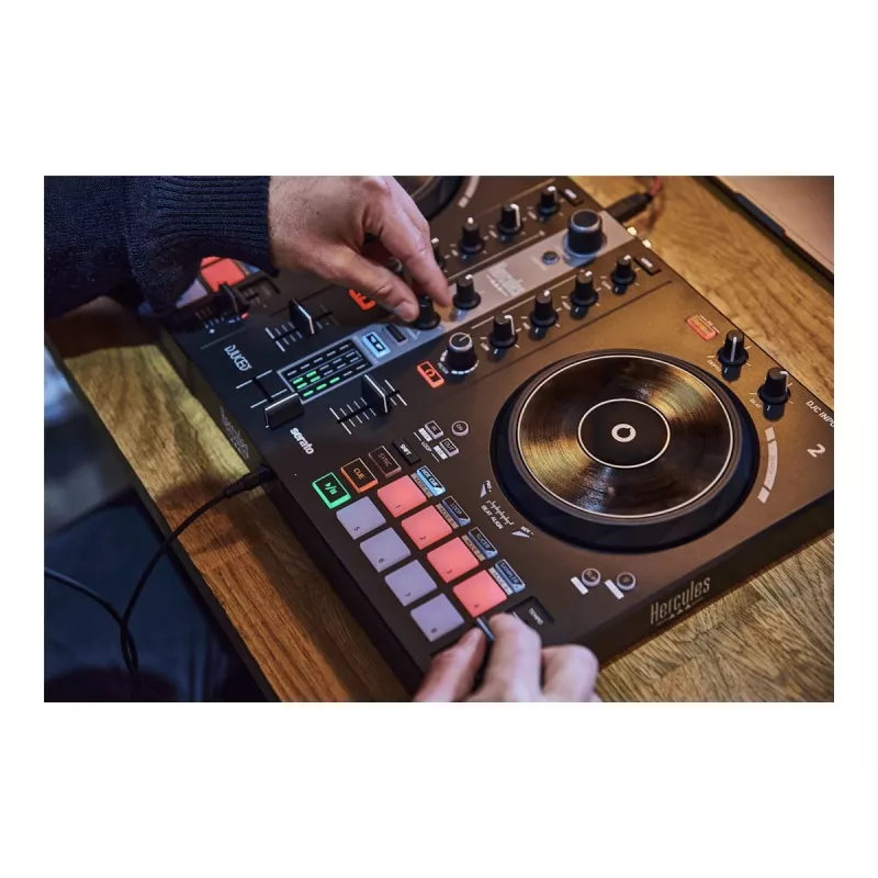 Hercules DJ Essentials Kit mit DJControl Inpulse 200, DJMonitor 32 Lautsprechern und HDP DJ45 Kopfhörern