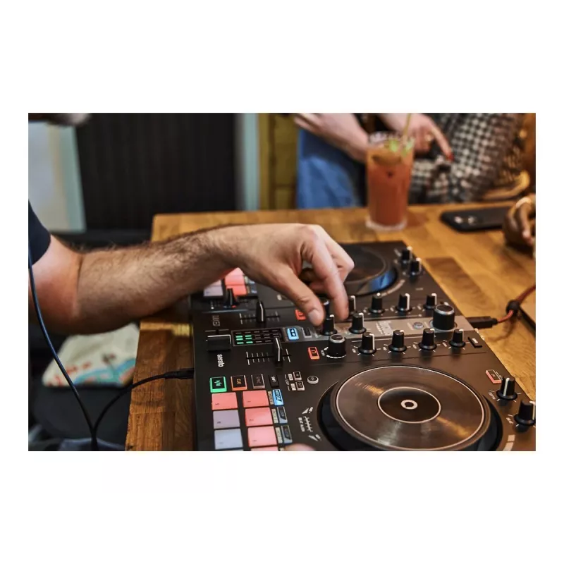 Hercules DJ Essentials Kit mit DJControl Inpulse 200, DJMonitor 32 Lautsprechern und HDP DJ45 Kopfhörern
