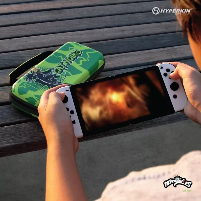Hyperkin M07541-MTCN Hard Shell Case, Grün, Mehrfarbig, PEVA, für Nintendo Switch Lite, stoßfest, wasserabweisend, Tragetasche