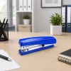 LEAN Blauer Bürohefter aus Kunststoff, bis 20 Blatt, 24/6 Klammern