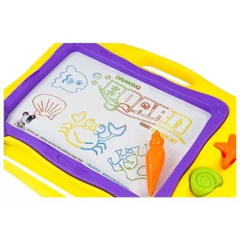 LEAN TOYS Tafel mit Stempeln und buntem Hintergrund