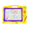 LEAN TOYS Tafel mit Stempeln und buntem Hintergrund