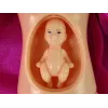 LEAN TOYS Schwangere Babypuppe mit langen Haaren und Zubehör