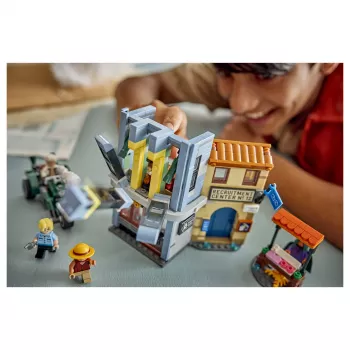 LEGO One Piece 75642 Showdown with Captain Smoker Baukasten