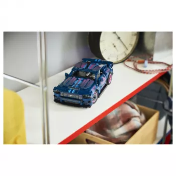 LEGO Technic 42236 Ford Mustang GT Custom Garage Rennwagen Baukasten - 544 Teile, 2 Pull-Back-Motoren, AR-App, ab 9 Jahren