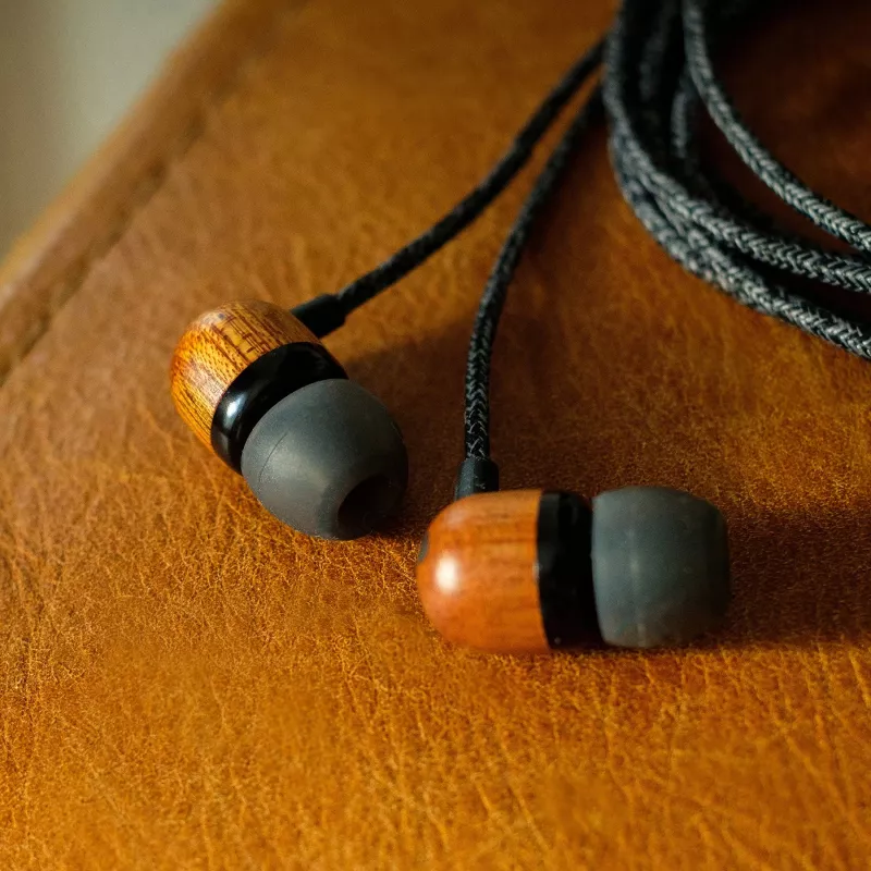 Marley Smile Jamaica Kabelgebundene Ohrhörer mit eingebautem Mikrofon, USB-C – Signature Black