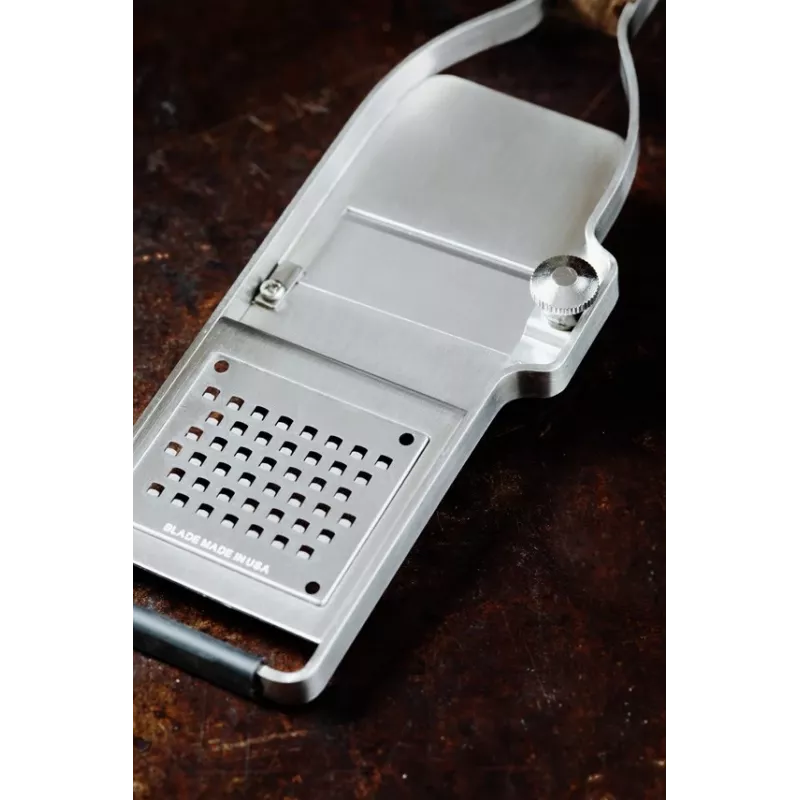 Microplane Trüffelhobel mit feiner Reibe für Trüffel, Hartkäse