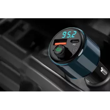 NAVITEL BHF05 MAX Multifunktionaler FM-Transmitter mit Bluetooth 5.0, USB-Anschluss, Freisprecheinrichtung, LED-Display, QC3.0-Schnellladung