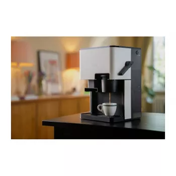 NIVONA Cube 4102 Vollautomatische Kaffeemaschine in Creme – Espresso, Cappuccino & Latte Macchiato mit OneTouch-Milchaufschäumer, 15-Bar-Pumpe und TFT-Display