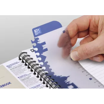 Oxford Essentials Notizbuch - kariert - Schwarz - A4+ - 70 Blatt - 90 g/m²