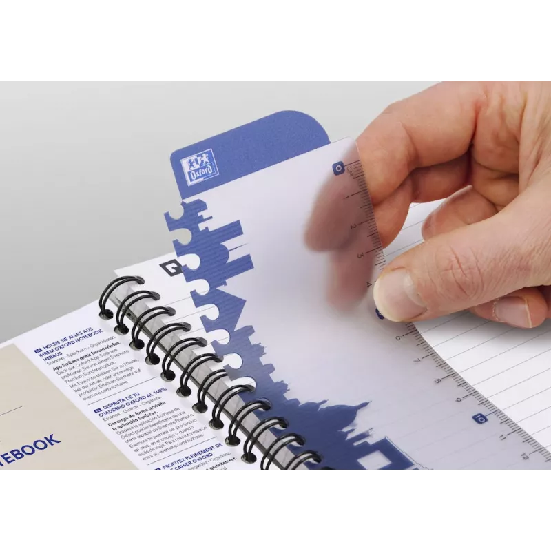 Oxford Essentials Notizbuch - kariert - Schwarz - A4+ - 70 Blatt - 90 g/m²