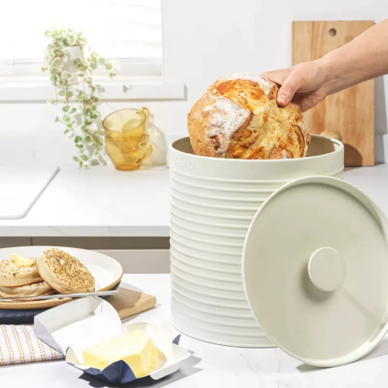 Russell Hobbs RH03269CEU7 Brotkasten mit Rippendesign, Creme