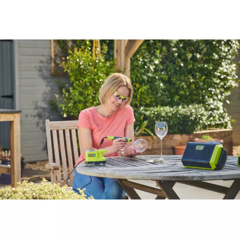 RYOBI ONE+ 18V Akku-Multifunktionswerkzeug RRT18-0 mit 15 Zubehörteilen