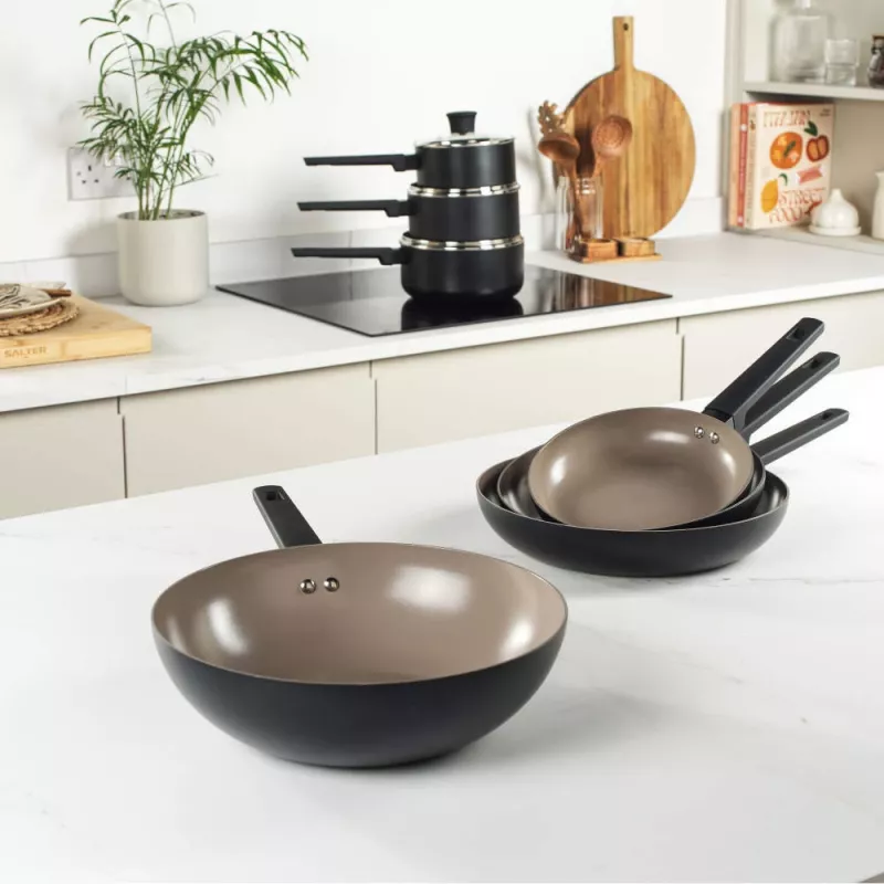 Salter BW12877AS Cosmos Keramik-Antihaft-Kochtopf 16 cm, schwarzes Äußeres, cremefarbenes Inneres, induktionsgeeignet