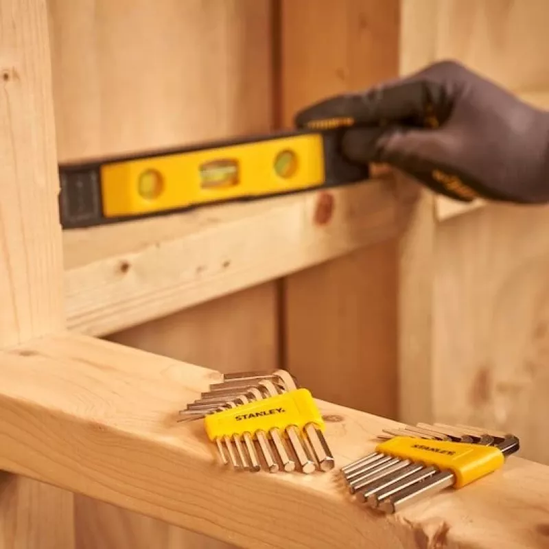 Stanley FatMax 16-teiliges Werkzeugset in gelber Tasche mit offenem Mund