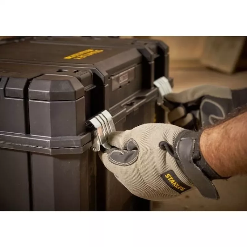 Stanley FATMAX PRO-STACK Werkzeug-Hartschalenkoffer, 22L, IP54, Schwarz mit gelben Akzenten