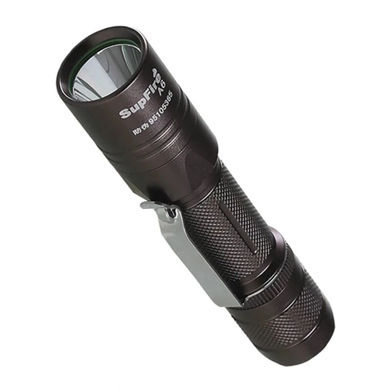 SUPERFIRE A6 Taschenlampe - 1200 Lumen P50 LED, 280m Reichweite, USB wiederaufladbar, zoombar, IP44