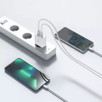Tech-Protect White MagSafe Back Cover für Apple iPhone 15 Pro Max