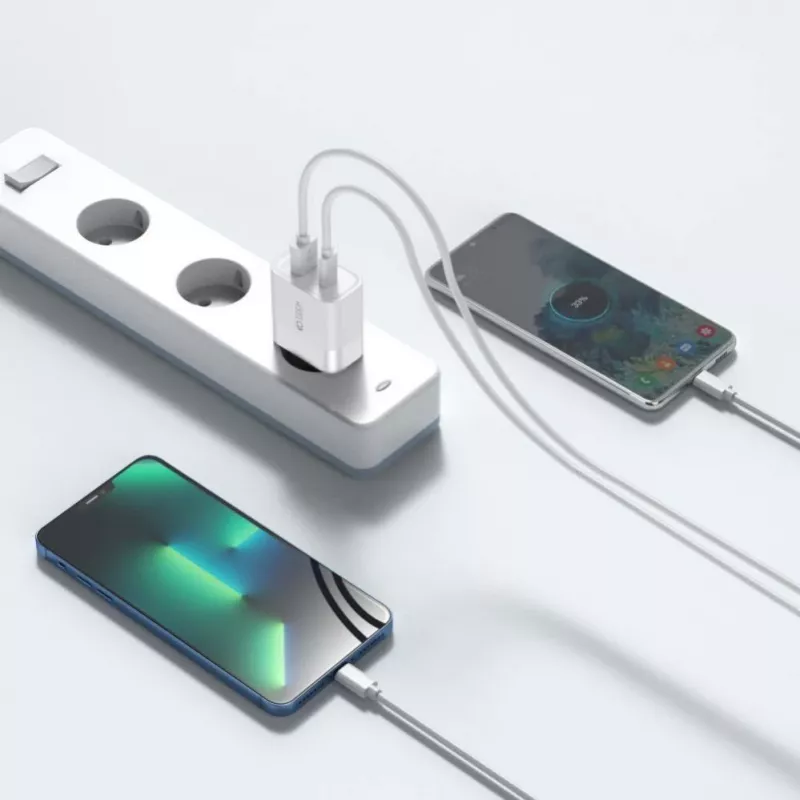 Tech-Protect White MagSafe Back Cover für Apple iPhone 15 Pro Max