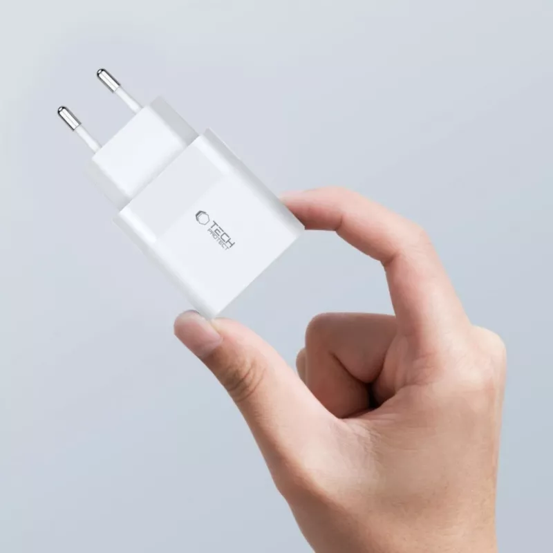 Tech-Protect White MagSafe Back Cover für Apple iPhone 15 Pro Max