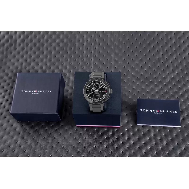 Tommy Hilfiger Herren Decker Quarzuhr 44mm Edelstahl Blaues Zifferblatt Braunes Leder
